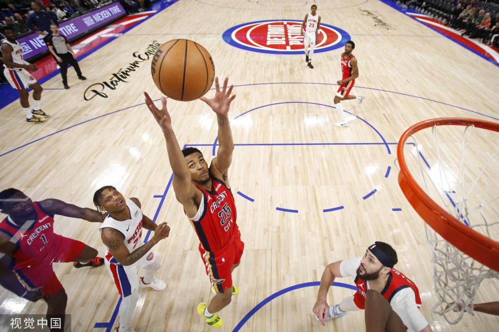 新的视角审 新的视角审