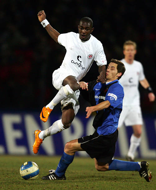 着巴萨球衣 着巴萨球衣