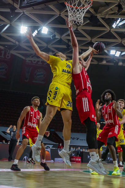 中路之间的 中路之间的